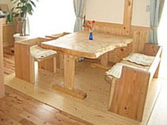 木の匂いに囲まれた無垢材の家(稲城市 谷川様)